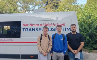 Maturanti darovali krv